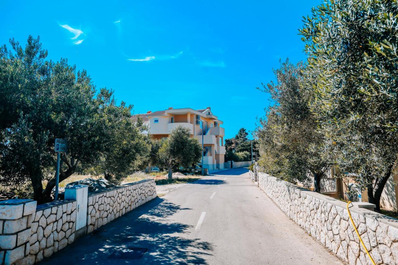 City Pool Apartments Novalja Exterior photo