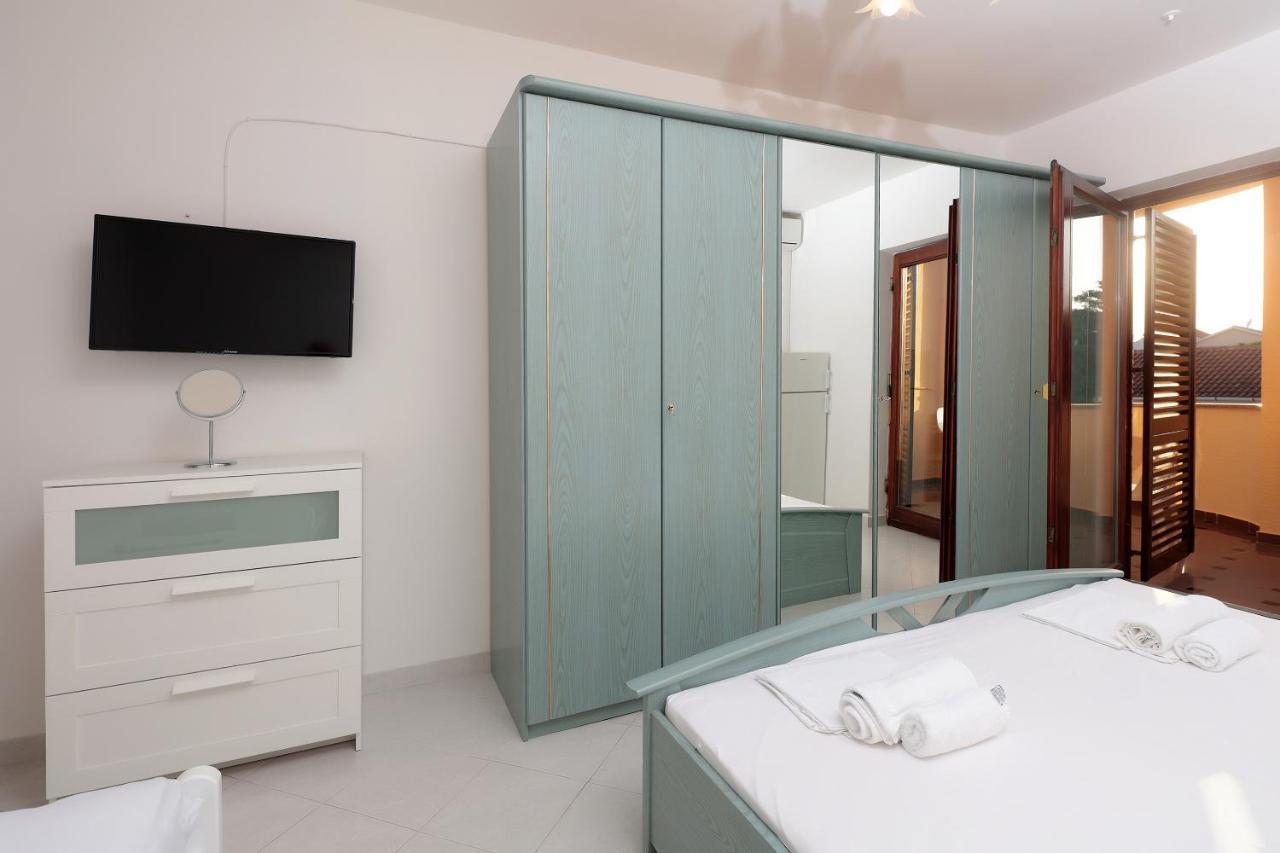 City Pool Apartments Novalja Exterior photo