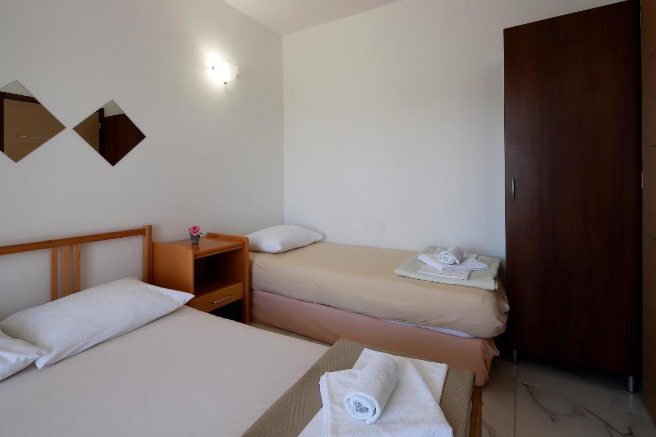 City Pool Apartments Novalja Exterior photo